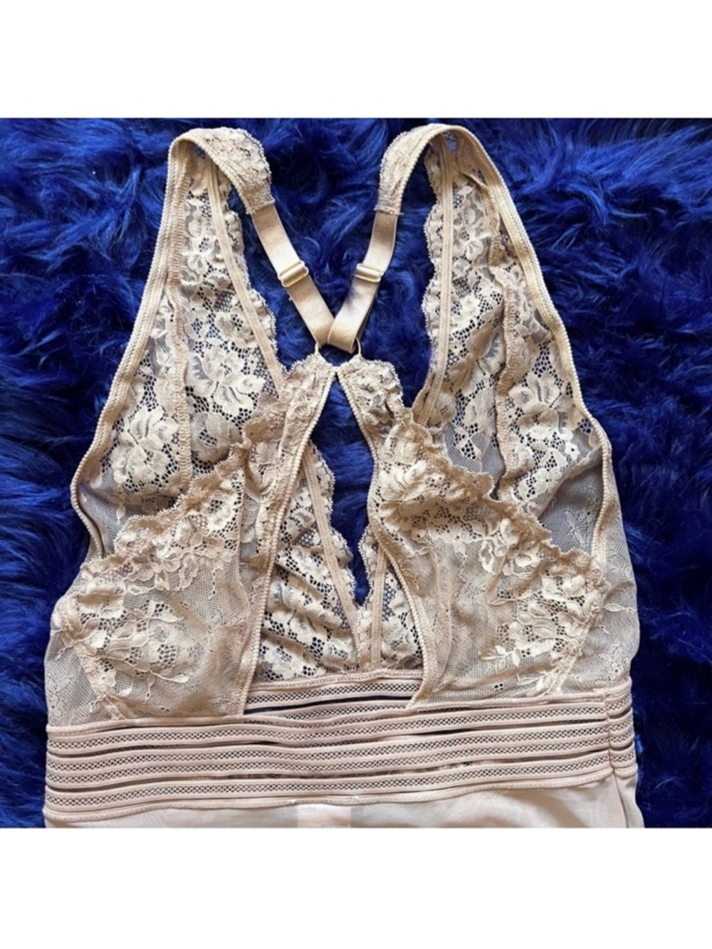 New! REISS Stretch Sexy Lace Plunge Open Back Bodysuit in Cream Ivory - Picture 9 of 11
